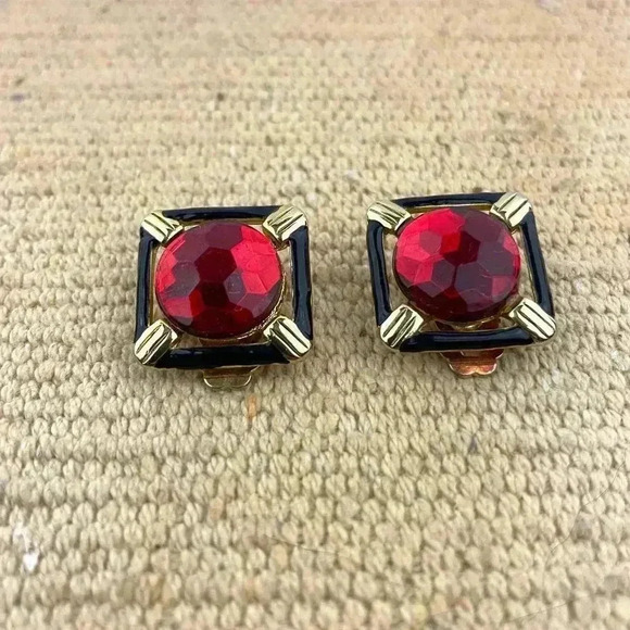 VTG Gold Tone Clip On Earrings Red Rhinestone Center Square - Picture 9 of 10